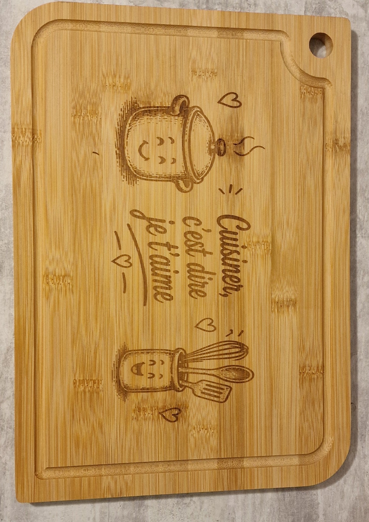Planche à Découper en Bois Gravée au Laser